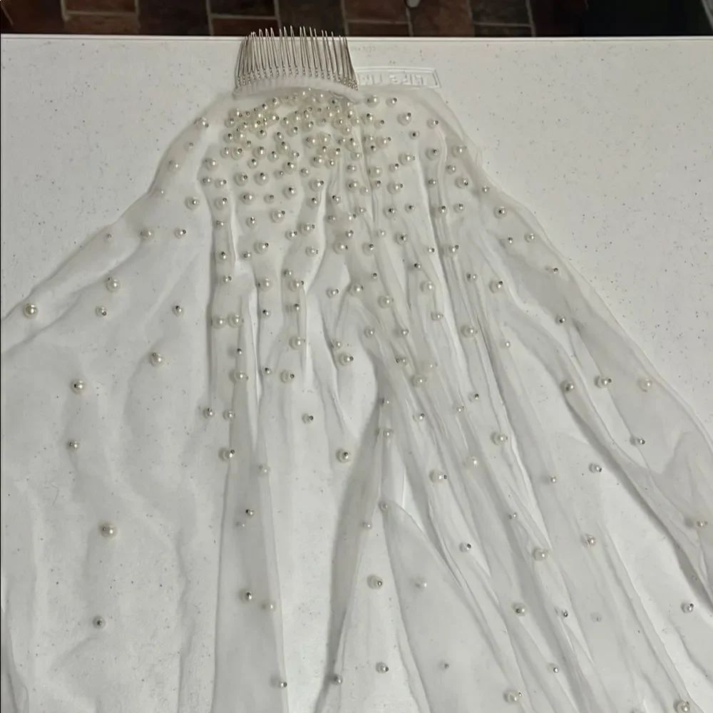 Elegant White Pearl Veil